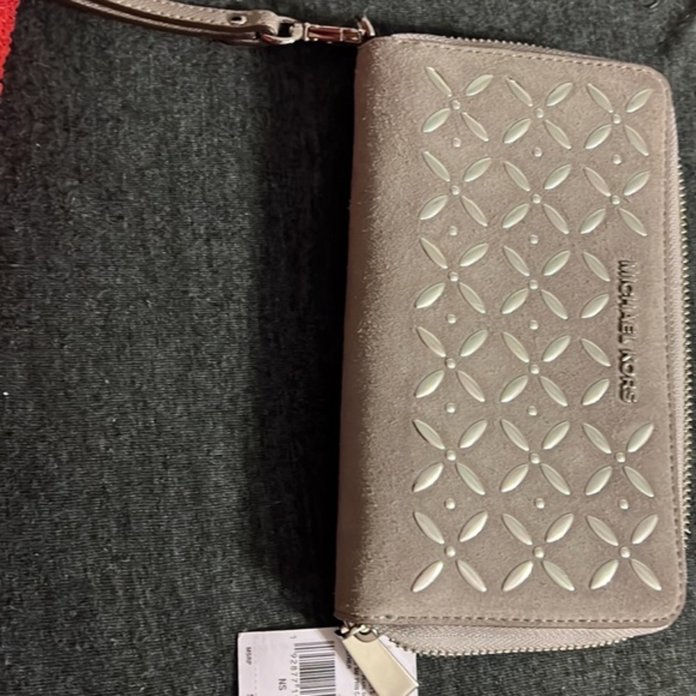 Michael Kors Wristlet! - Picture 5 of 6